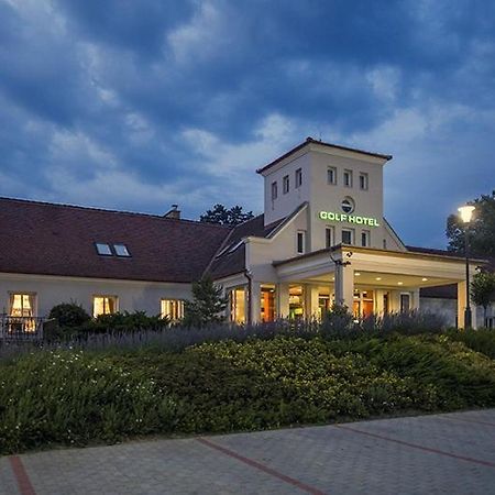 Old Lake Golf Hotel Tata Exteriér fotografie